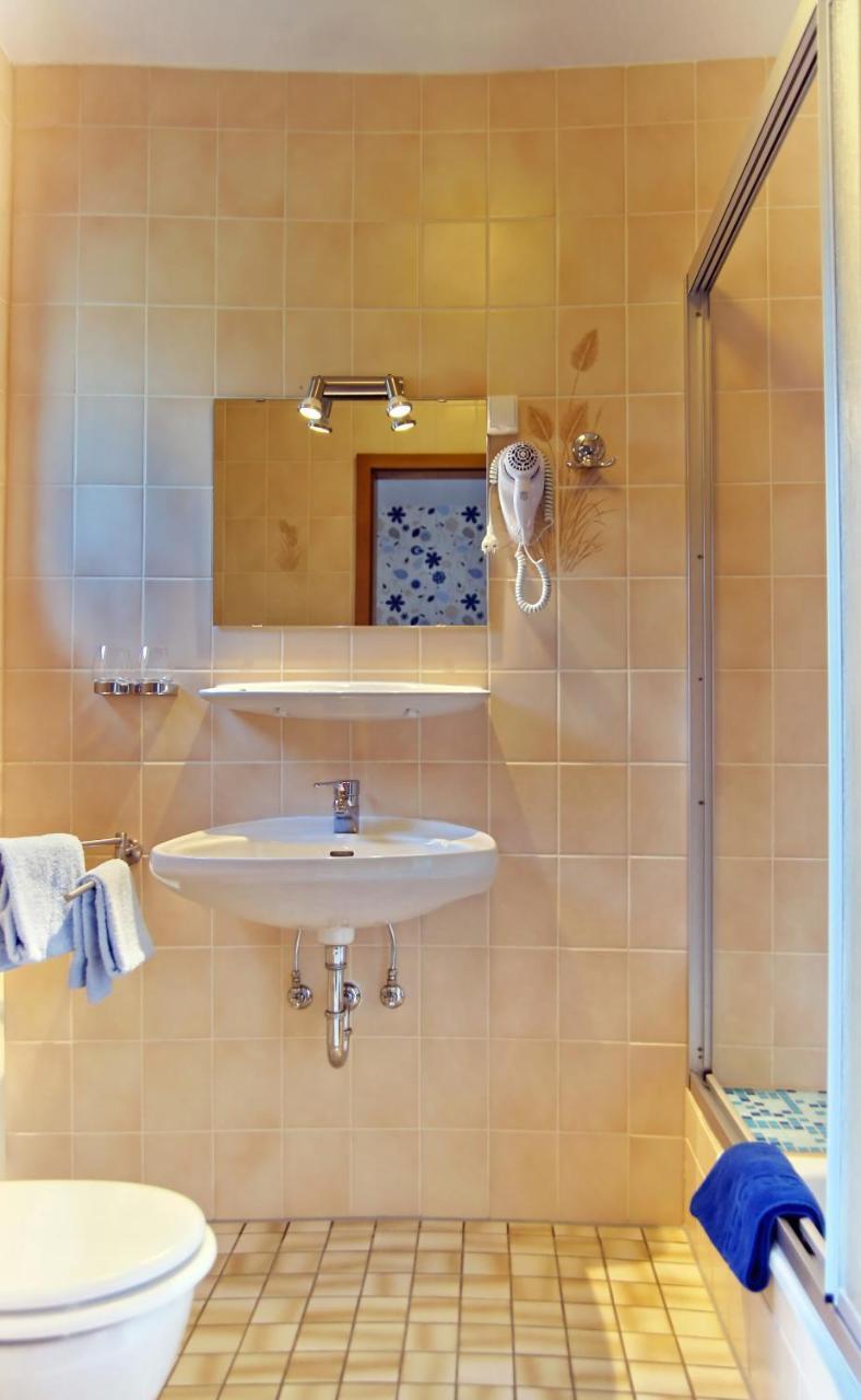 Schumacher Garni Hotel 3*